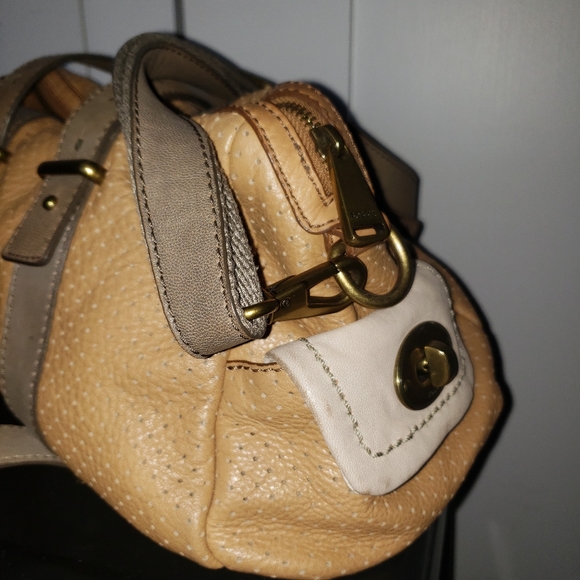 SOLD Vintage Fossil Handbag - Picture 4 of 9